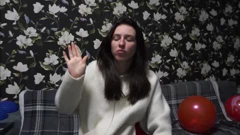Snapshot of your_little_flexible_girl chatting on 02.22.25 Meri online show from 02.22.25
