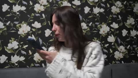 Snapshot of your_little_flexible_girl chatting on 03.08.25 Meri online show from 03.08.25