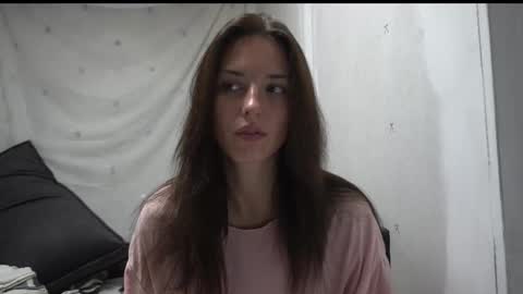 Snapshot of your_little_flexible_girl chatting on 10.18.25 Meri online show from 10.18.25