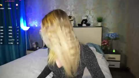 Snapshot of your_marimary chatting on 10.25.25 Mary online show from 10.25.25