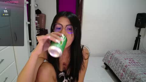 Snapshot of your_slutty_doll_ chatting on 02.10.25 Danna  online show from 02.10.25