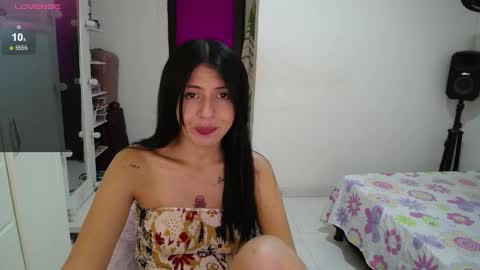 Snapshot of your_slutty_doll_ chatting on 02.23.25 Danna  online show from 02.23.25