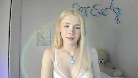 Snapshot of your_tender_doll chatting on 03.11.26 Alice online show from 03.11.26