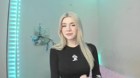 Snapshot of your_tender_doll chatting on 04.08.26 Alice online show from 04.08.26