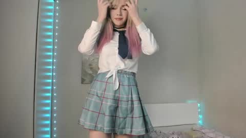 Snapshot of your_tender_doll chatting on 04.23.26 Alice online show from 04.23.26