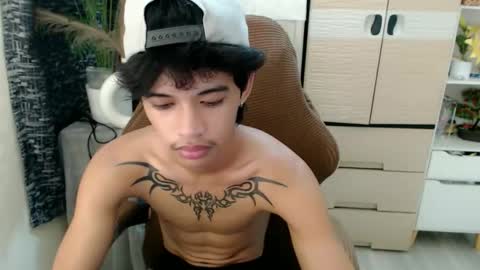 Snapshot of yourasian_eric chatting on 03.02.26 yourasian_eric online show from 03.02.26