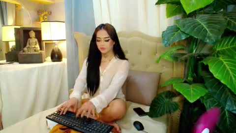 Snapshot of yourasiancockisontop chatting on 10.20.25 kim online show from 10.20.25