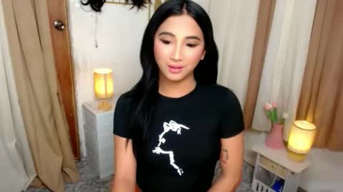 Snapshot of yourasianfave_drea chatting on 10.23.25 DREA online show from 10.23.25