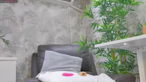 Snapshot of yourburnwish chatting on 04.19.26 Anna online show from 04.19.26
