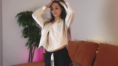 Caroline online show from 01.12.25