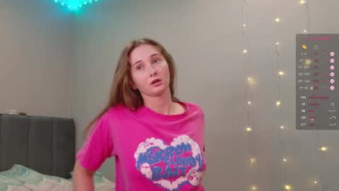 Snapshot of yourcreamyister chatting on 03.12.26 creamysister online show from 03.12.26