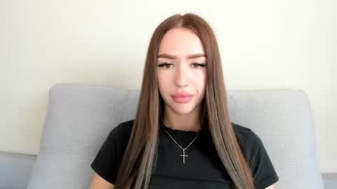 Snapshot of yourgirl_ariella chatting on 06.17.26 Ariella online show from 06.17.26
