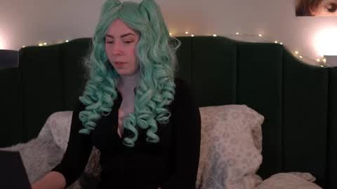 Snapshot of yourgirlsarlei chatting on 10.25.25 Sarlei Sar-uh-lie online show from 10.25.25