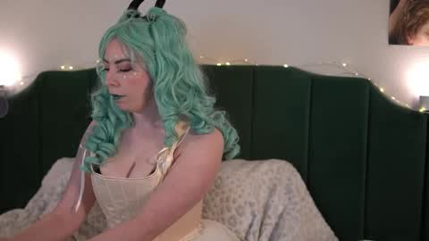 Snapshot of yourgirlsarlei chatting on 10.25.25 Sarlei Sar-uh-lie online show from 10.25.25