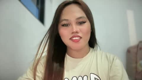 Snapshot of yourhotgirl_lyn chatting on 06.18.26 yourhotgirl_lyn online show from 06.18.26