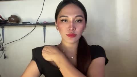 Snapshot of yourhotlove_jamellaxxx chatting on 12.21.25 LOVING JAMMELA online show from 12.21.25