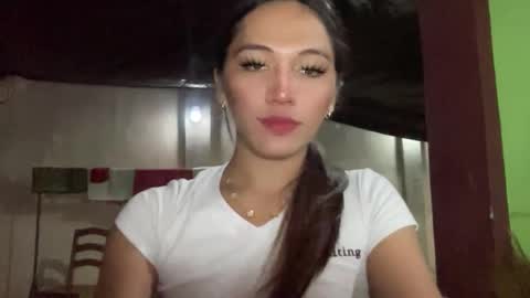 Snapshot of yourhotlove_jamellaxxx chatting on 12.21.25 LOVING JAMMELA online show from 12.21.25