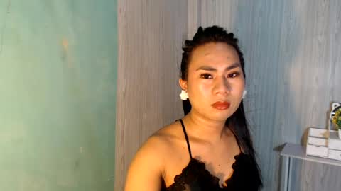 Snapshot of yourhottie_winxxx chatting on 06.27.26 Mauie online show from 06.27.26