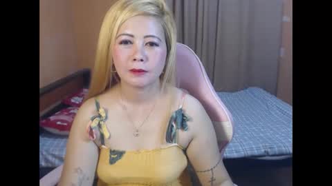 Snapshot of yourlenda chatting on 05.23.26 Glenda online show from 05.23.26
