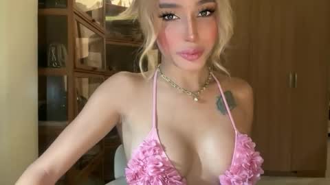 Snapshot of yourlovingpearlita1000 chatting on 10.05.25 Pearl online show from 10.05.25