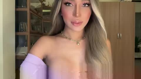 Snapshot of yourlovingpearlita1000 chatting on 10.06.25 Pearl online show from 10.06.25