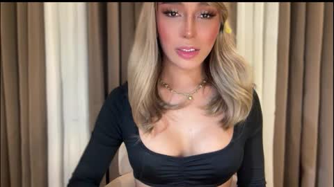 Snapshot of yourlovingpearlita1000 chatting on 10.29.25 Pearl online show from 10.29.25