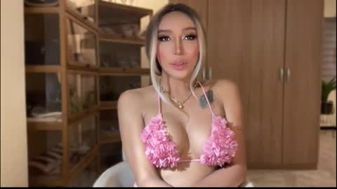 Snapshot of yourlovingpearlita1000 chatting on 11.13.25 Pearl online show from 11.13.25