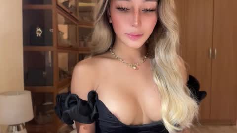 Snapshot of yourlovingpearlita1000 chatting on 02.21.26 Pearl online show from 02.21.26