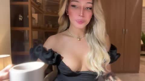 Snapshot of yourlovingpearlita1000 chatting on 02.25.26 Pearl online show from 02.25.26