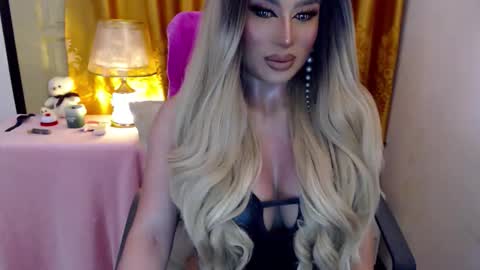 Adriana Maxwell online show from 06.07.26