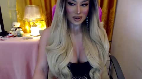 Adriana Maxwell online show from 06.08.26