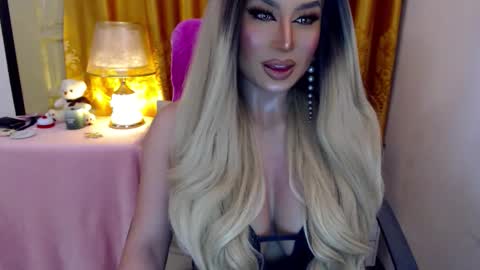 Adriana Maxwell online show from 06.09.26