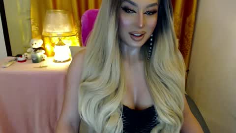 Adriana Maxwell online show from 06.10.26