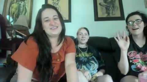 Snapshot of yournewfavoritecamgirl chatting on 07.15.26 Lexi online show from 07.15.26