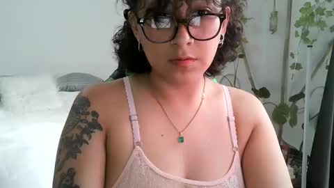 Snapshot of yourownerserena chatting on 11.25.25 Serena online show from 11.25.25