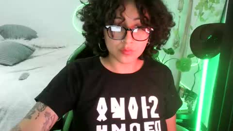 Snapshot of yourownerserena chatting on 12.02.25 Serena online show from 12.02.25