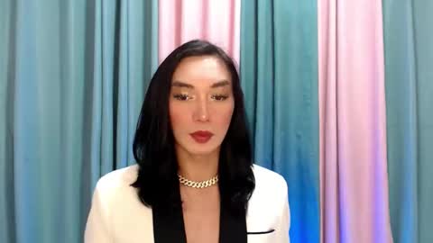 QueenLuci online show from 11.26.25