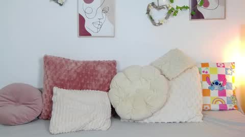 Snapshot of yours_goddess chatting on 09.25.25 yours_goddess online show from 09.25.25