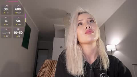 Luminous Luna online show from 02.12.26