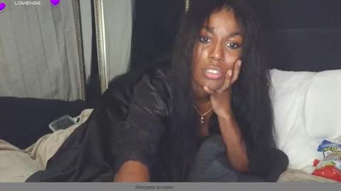 Snapshot of yoursensualebony chatting on 10.10.25 Rosey online show from 10.10.25
