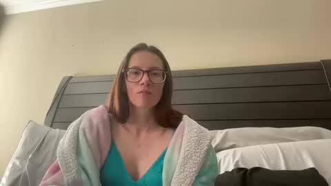 yourstrulylivy online show from 01.10.25