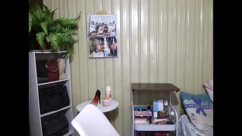 yoursubmissive_larah online show from 05.17.26