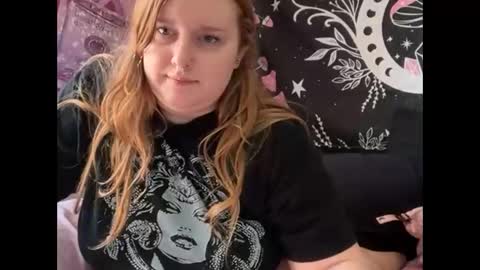 Snapshot of yourthickgingergoddess chatting on 11.04.25 yourthickgingergoddess online show from 11.04.25