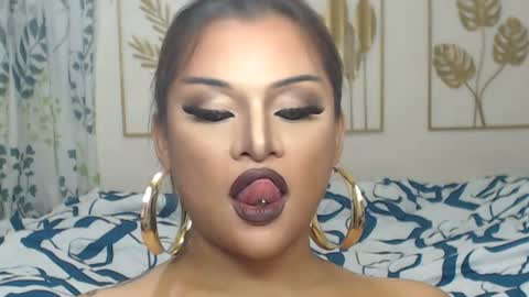 Snapshot of yourtrannyqueenxxx chatting on 06.25.26 Anastacia Grey online show from 06.25.26