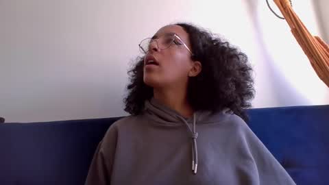 elizabeth  ju   online show from 12.08.24