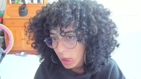 elizabeth  ju   online show from 02.21.25