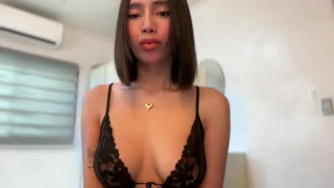 Snapshot of yowginethegreat chatting on 04.25.26 YowgineTheGreat online show from 04.25.26