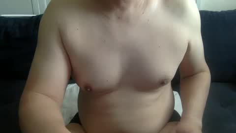 Snapshot of yque2 chatting on 02.18.25 yque online show from 02.18.25