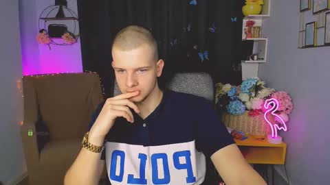 Snapshot of yudji_boy chatting on 09.14.25 yudji_boy online show from 09.14.25