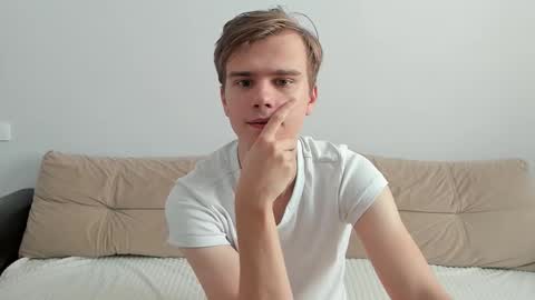 Snapshot of yueslang chatting on 10.08.25 Yue Lang and Samm online show from 10.08.25